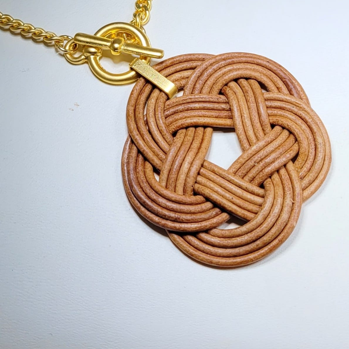 L   שרשרת קשר פרח